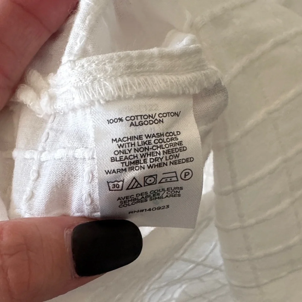Sleeveless White Button-Up Women's Top - Picture 9 of 9